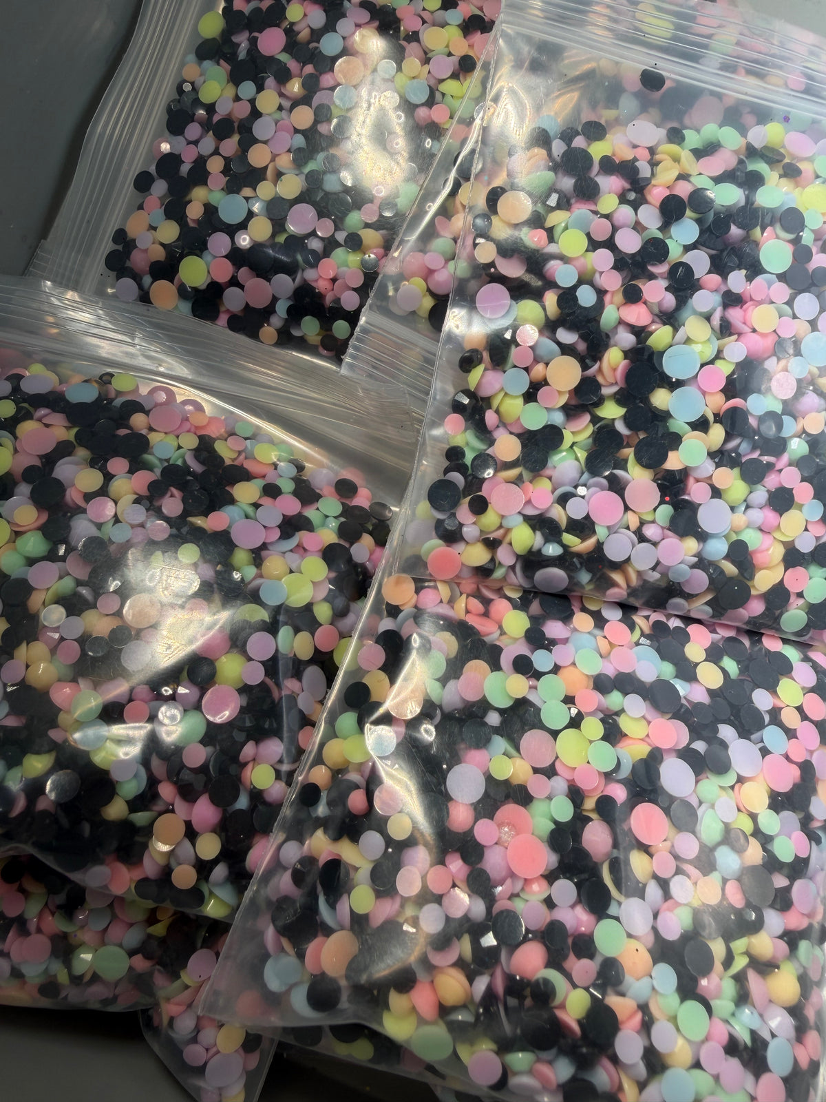 1oz Bagged mixed rhinestones